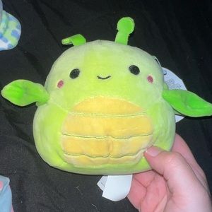 mini pilar the grasshopper squishmallow